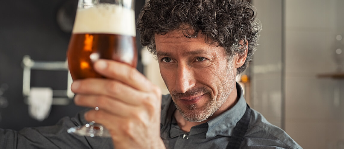 Servir a cerveja corretamente garante uma experiência melhor