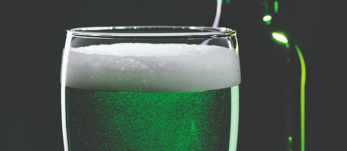 Aprenda a fazer a típica cerveja verde do St. Patrick’s Day