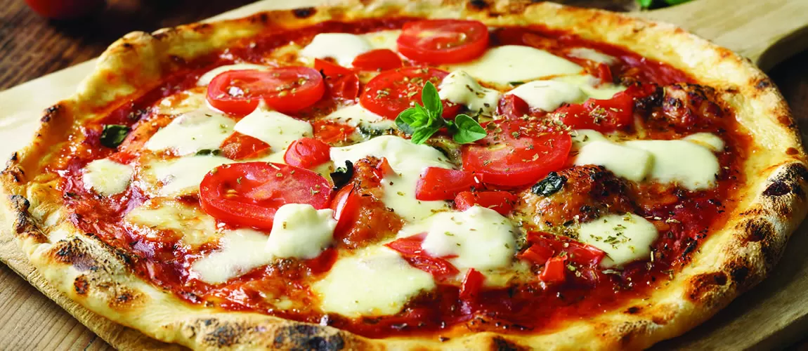 Cerveja na pizza? As vantagens de usar a bebida na massa